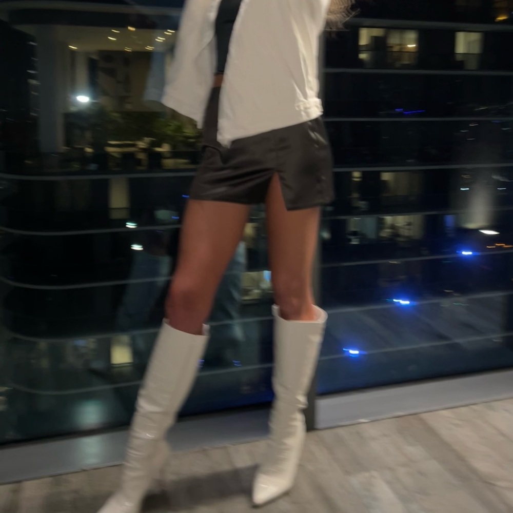 Miss Lola White Trisha leather boots. Size 9